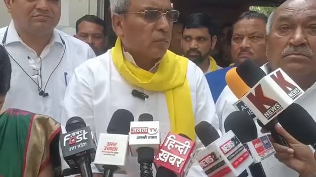 🔥 टांडा विधायक राम मूर्ति वर्मा का नाम सुनते ही हंस पड़े ओमप्रकाश राजभर!