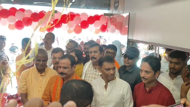 बगहा में खुला एक्सक्लूसिव एशियन पेंट्स शोरूम, अब रंगों की खरीदारी के लिए नहीं जाना होगा दूसरे शहर