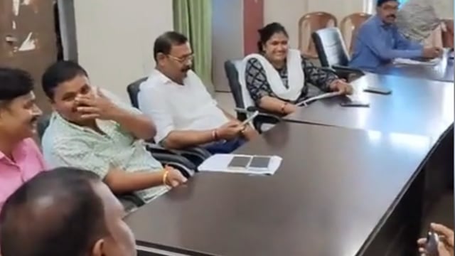 आज रजौन प्रखंड अंतर्गत वीडियो अंतिमा कुमारी जी द्वाराएक बैठक आयोजित किया गया ।