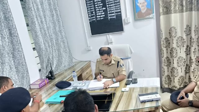 एसपी ने सिरदला थाना का किया निरीक्षण दिये आवश्यक निर्देश
