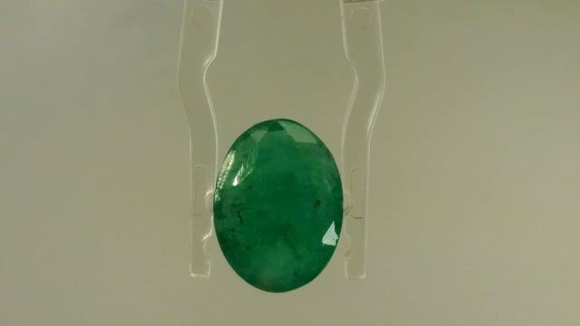 Brazilian Emerald 3.92 Carat — video