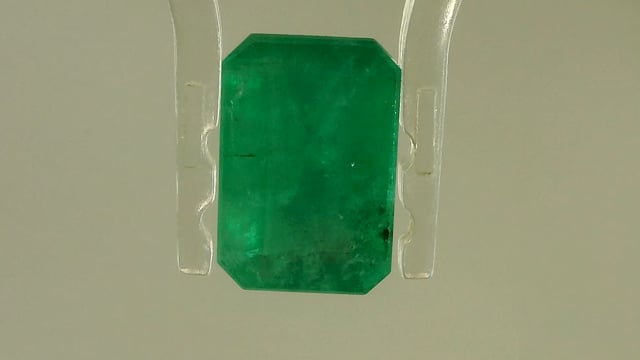 Brazilian Emerald 3.71 Carat — video