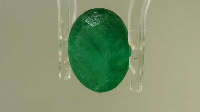 Brazilian Emerald 4.32 Carat — video