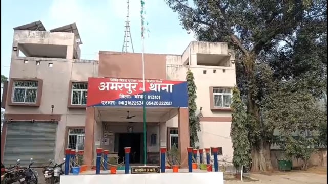 पति को पकड़ने पहुंची पुलिस, पति फरार, घर में मिला हथियार ,पत्नी गिरफ्तार।