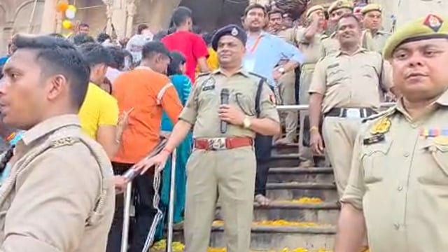*श्री लाडली जी महाराज सफेद छतरी पर विराजमान :-* 
राधा अष्टमी पर आए हुए सभी श्रद्धालुगढ़
दर्शन लाभ प्राप्त कर रहे हैं l राधा अष्टमी के अवसर पर लगभग 28 लाख श्रद्धालुओ ने सुगम  दर्शन लाभ प्राप्त किया l
सुरेश चंद्र रावत पुलिस अधीक्षक ग्रामीण