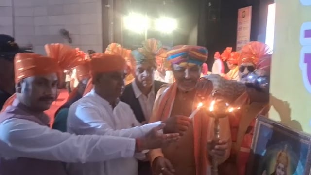 सुर सदन आगरा मे मथुरा सहित 15 राज्यों से पहुंचे क्षत्रिय महासभा के लोग लाइव न्यूज़