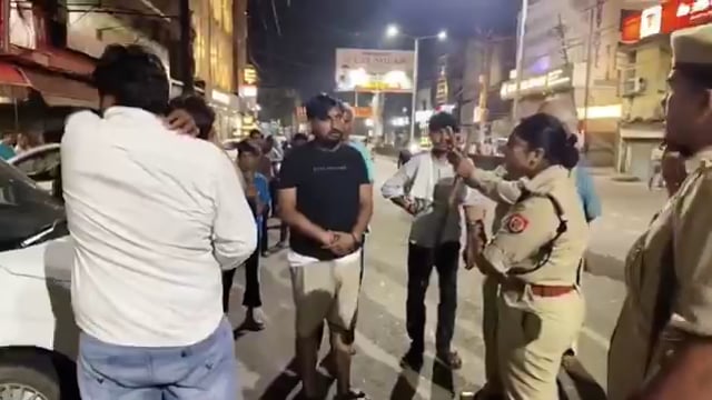 अलीगढ़ में शराब पार्टी में हंगामा, एएसपी से भी अभद्रता का आरोप

अलीगढ़ के एक बार में शराब पार्टी के दौरान जमकर हंगामा हो गया,