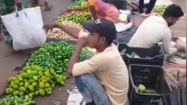 बांका जिला अंतर्गत बाराहाट प्रखंड के विजय हॉट परिषद में जल जमाव का माहौल बारिश होते ही बिगड़ रही है हटिया की हालात ग्राम