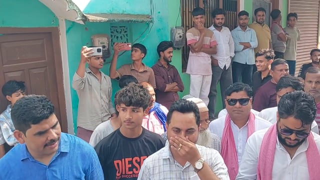 एसडीएम के आदेश पर अहमदनगर पहुंची टीम, मकानों के कागज मांगने से मचा हड़कंप, मांगा न्यायालय का आदेश