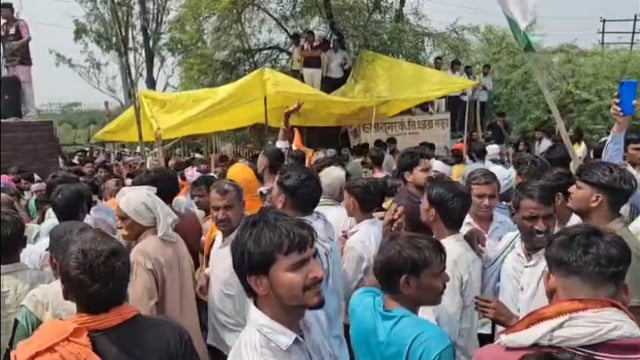 छाता शुगर मिल धरने पर आधी रात पुलिस का कड़ा प्रहार, किसानों और पूर्व सैनिकों को खदेड़ा 

#MYogiAdityanath #UpPolice #SspMathura