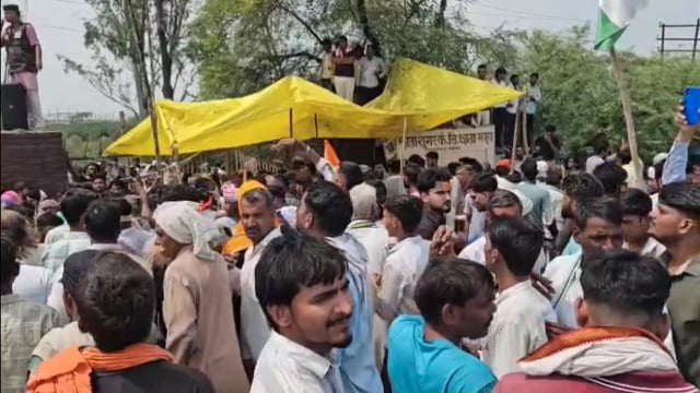 छाता शुगर मिल धरने पर आधी रात पुलिस का कड़ा प्रहार, किसानों और पूर्व सैनिकों को खदेड़ा