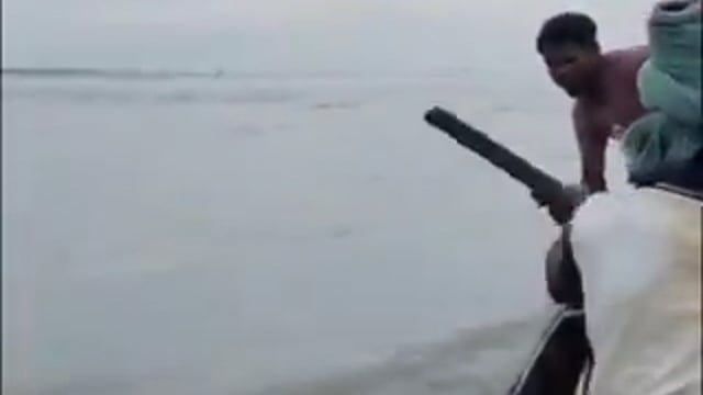 वेस्ट बंगाल-

जलपाईगुड़ी जिले में गजोल्डोबा के पास तीस्ता नदी के तेज बहाव में एक