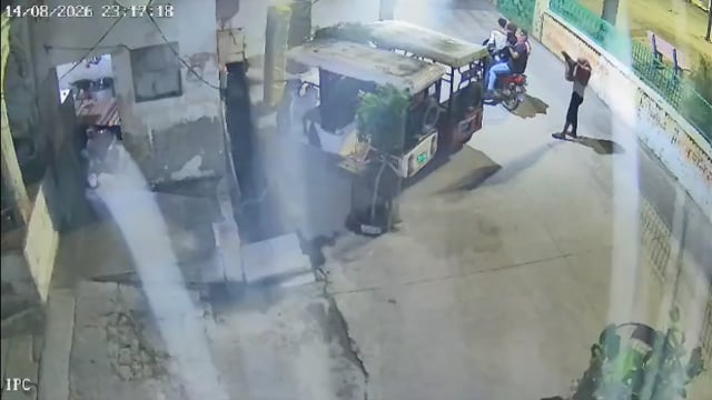 Mathura- फायरिंग करने वाला ही बना वादी, मारपीट के मुकदमे में नामजदगी पर सवाल,

कप्तान के दरबार पहुंचा परिवार, CCTV कैमरे का खोला राज।