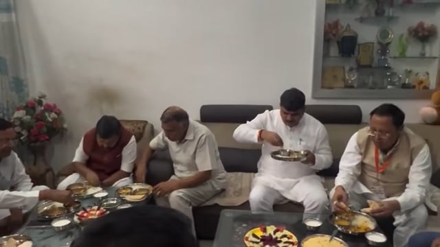 🆕️ सहारनपुर ब्रेकिंग....

सहारनपुर में कल वार्ड 3 औजपूरा के भाजपा कार्यकर्ता एवं संत शिरोमणि गुरु रविदास मंदिर समिति के अध्यक्ष अजब सिंह के आवास पर पहुंचकर उनके परिवारजनों के साथ बीजेपी के राष्ट्रीय अध्यक्ष द्वारा भोजन किया गया..