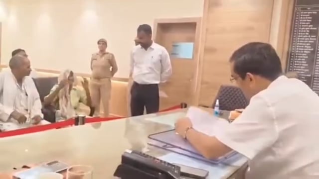 मथुरा जिलाधिकारी के पास शिकायत लेकर पहुंची बुजर्ग महिला के लिए बने मसीहा।