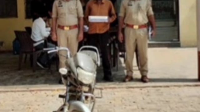 MANT-हत्या के मामले में वांछित आरोपी तमंचा -कारतूस और बाइक समेत, गिरफ्तार,,