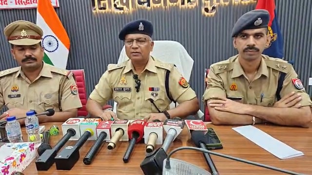गैंगस्टर एक्ट में तीन अभियुक्त गिरफ्तार, नशीली दवाओं के कारोबार से जुड़े होने का आरोप