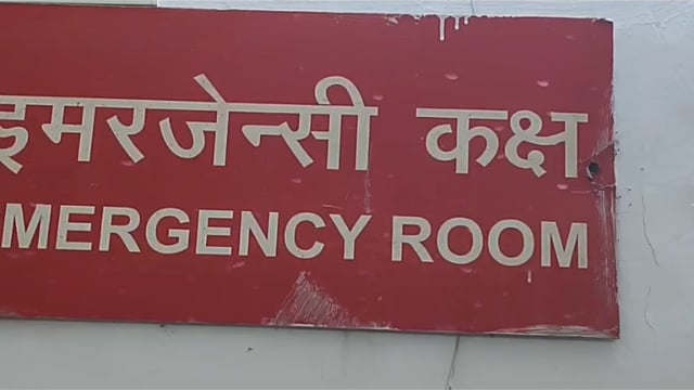 वृंदावन। कोतवाली क्षेत्र के ज्ञान गुदड़ी, भूत गली स्थित राम दिगंबर अखाड़ा में रहने वाले युवक दीपक शर्मा पर कथित रूप से कुछ लोगों ने लाठी-डंडों से हमला कर दिया। हमले में दीपक के सिर में गंभीर चोटें आईं और सिर तीन जगह से फटने का आरोप है।