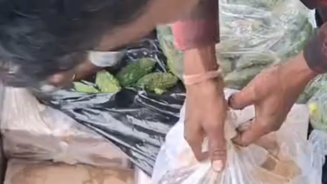 करेला के आड़ में छुपाकर ले जा रहे 3,714  बोतल विदेशी शराब के साथ वाहन चालक पिकअप समेत हुआ गिरफ्तार: भेजा जेल