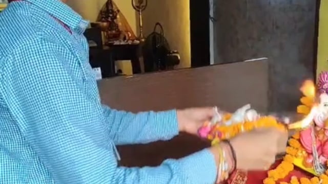 बहसूमा क्षेत्र के डी मोनफोर अकादमी में पर्यावरण संरक्षण का संदेश देते हुए गणेश विसर्जन कार्यक्रम का आयोजन किया गया। कार्यक्रम का शुभारंभ भक्तिमय गणेश वंदना से हुआ। विद्यार्थियों और शिक्षकों ने श्रद्धा के साथ विघ्नहर्ता गणेश को विदाई दी और पर्यावरण संरक्षण का संकल्प लिया।