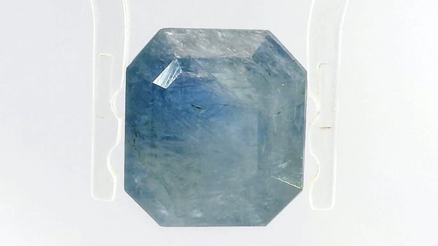 Srilankan Blue Sapphire 8.82 Carats — video
