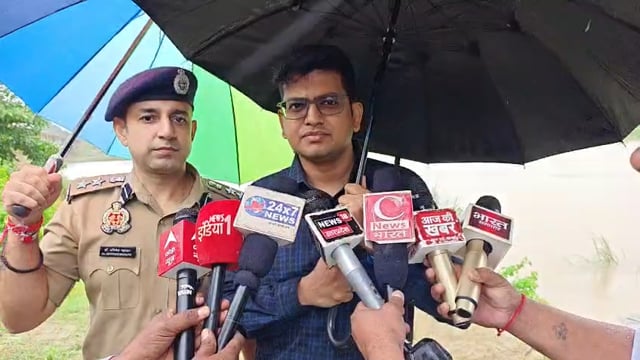सिद्धार्थनगर में भारी बारिश के बीच डीएम-एसएसपी ने नदियों का लिया जायजा, प्रशासन अलर्ट मोड पर