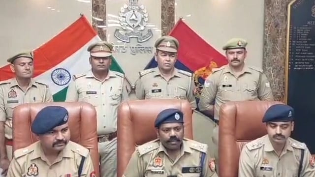 मेरठ थाना कंकरखेड़ा पुलिस द्वारा अन्तर्राज्यीय शराब तस्कर की गिरफ्तारी एवं भारी मात्रा में अवैध शराब बरामदगी के संबंध में श्रीमान वरिष्ठ पुलिस अधीक्षक,मेरठ महोदय की बाइट ।