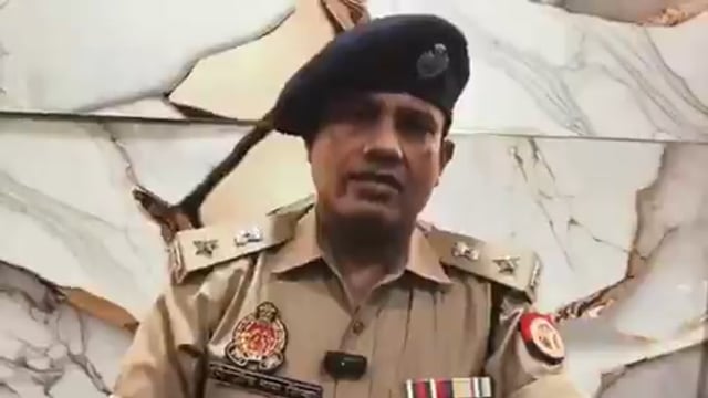 हाथरस में दिल दहलाने वाली घटना-

सादाबाद कस्बे में रिटायर्ड फौजी और उनकी पत्नी की धारदार हथियार