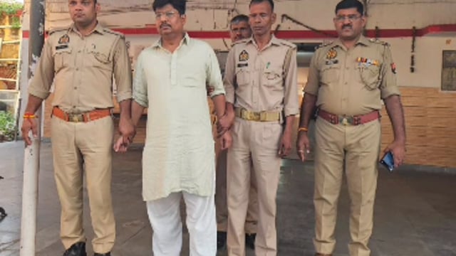 MANT-अलीगढ़ में छिपे थे सपा नेता राजन राजवी, मथुरा पुलिस ने दबोचा—महिला बैंककर्मी की शिकायत से, जुड़ा मामला,,