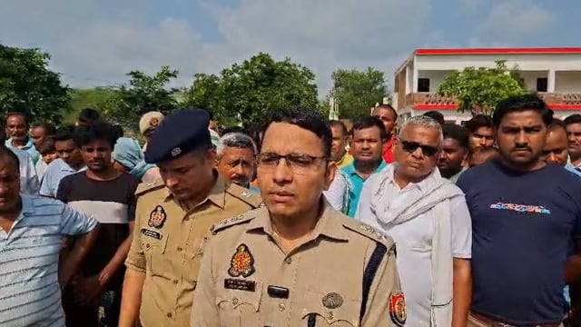 आज दिनांक 29.09.2026 को थाना कादीपुर क्षेत्रान्तर्गत ग्राम कुम्हीडड़िया में हुई घटना के सम्बन्ध में पुलिस अधीक्षक जनपद सुलतानपुर द्वारा दी गयी बाइटः-