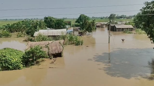 चंपारण तटबंध टूटा तो बगहा पहुंचे पप्पू यादव, बोले- दो साल में दो बार टूटना गंभीर लापरवाही