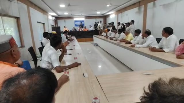 बगहा में बाढ़ पीड़ितों के लिए राहत का बड़ा भरोसा, नन्द किशोर राम ने दिए कई अहम निर्देश