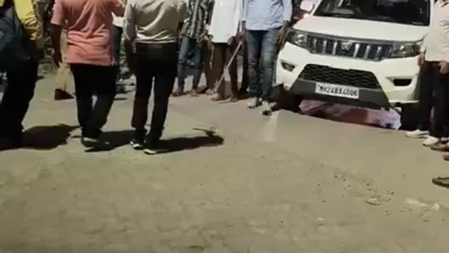 ठाकरे चौक लातूर येथे पोलिसांनी काढली कोयता गॅंगची धिंड