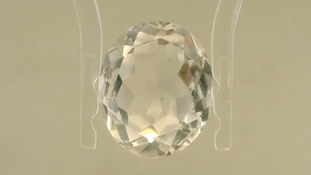 Indian Sphatik 6.67 Carats — video