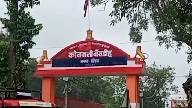 बांसडीह कस्बा निवासी पीड़ित व्यक्ति ने ई रिक्शा लेकर भागने का आरोप लगाते हुवे पुलिस से की शिकायत