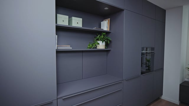 Video: Einräumen: Wandschrank mit Klappe – Folge 5 | Küche | Nobilia