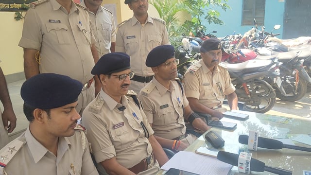 टॉप 10 में शामिल फरार आरोपित ब्रजेेश यादव गिरफ्तार हत्या के प्रयास पुलिस पर हमला और मारपीट समेत चार मामलों में था वांछित