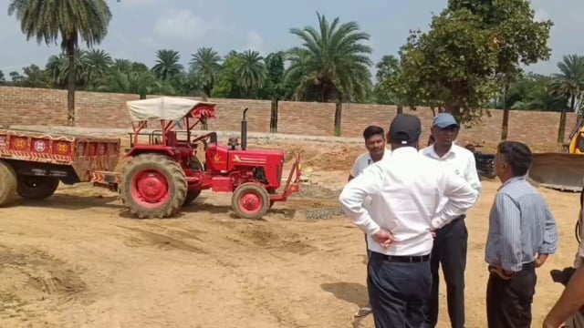 FSTP निर्माण में मानकों की अनदेखी पर भड़के डीडीसी, जेई गायब मिले तो मांगा स्पष्टीकरण