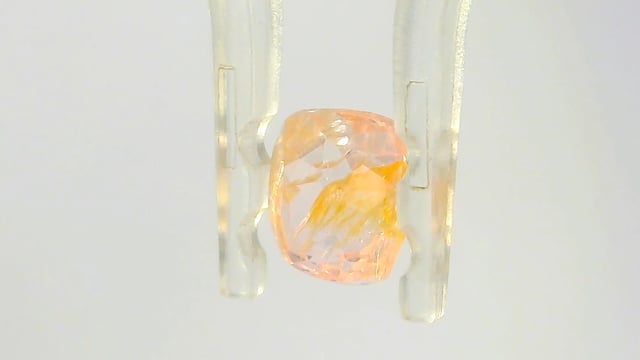 Srilankan Peach Sapphire 1.78 Carat — video