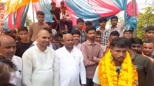 आलापुर, अम्बेडकर नगर। ढोलबजवा बाजार स्थित ग्राम पंचायत बसहिया गंगा सागर में पांच किलोमीटर