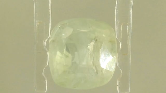Srilankan Peetambari Sapphire 5.22 Carats — video