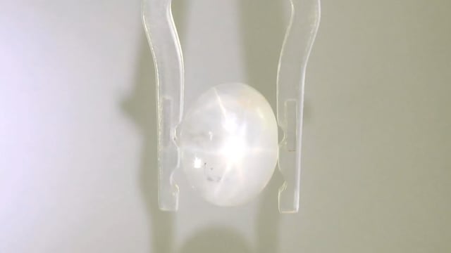Srilankan Star Sapphire 3.88 Carat — video
