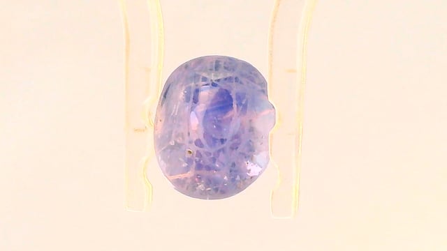 Srilankan Colour-Change Sapphire 3.78 Carat — video
