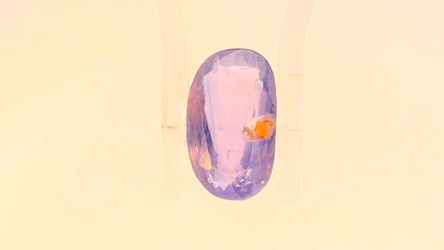 Srilankan Colour-Change Sapphire 2.68 Carat — video