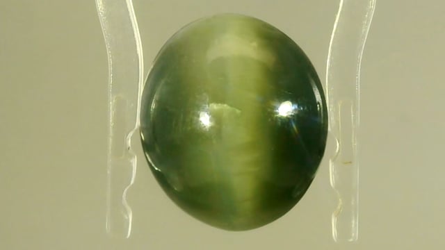 Indian Quartz Cat's Eye 9.48 Carat — video