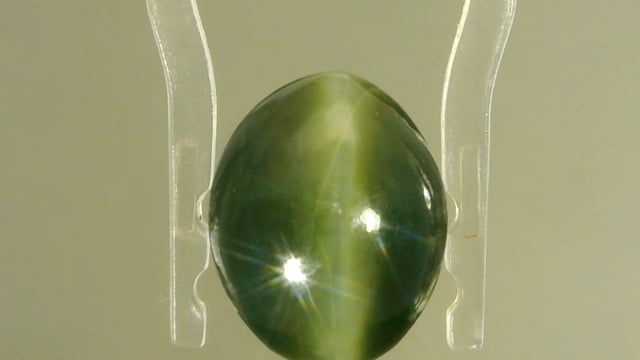 Indian Quartz Cat's Eye 6.53 Carat — video