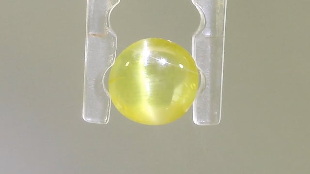 Srilankan Chrysoberyl Lehsunia  0.65 Carat — video