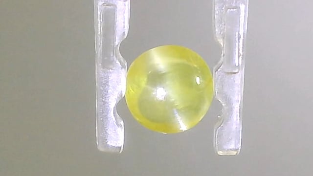 Srilankan Chrysoberyl Lehsunia  0.65 Carat — video