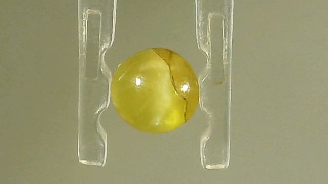Srilankan Chrysoberyl Lehsunia  0.75 Carat — video