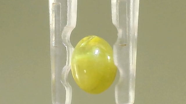 Srilankan Chrysoberyl Lehsunia  0.68 Carat — video